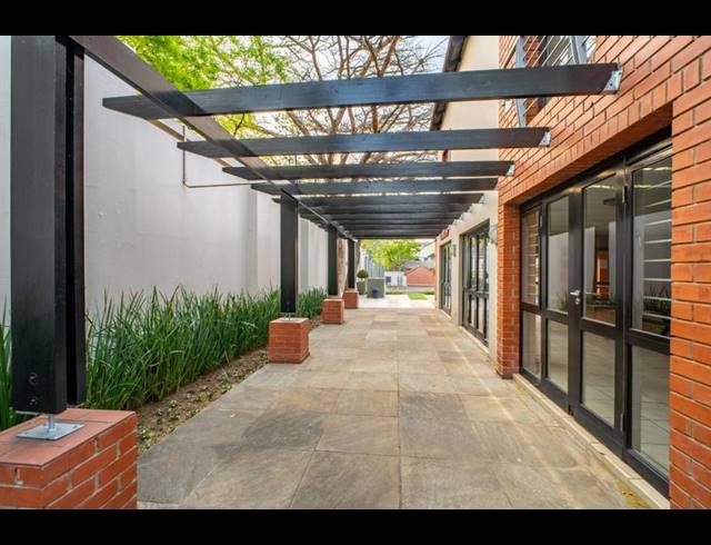 1 BEDROOM APARTMENT FOR SALE IN BRYANSTON